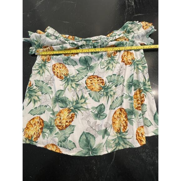 Skies are Blue off the shoulder leaf and flower top SM - Picture 4 of 8